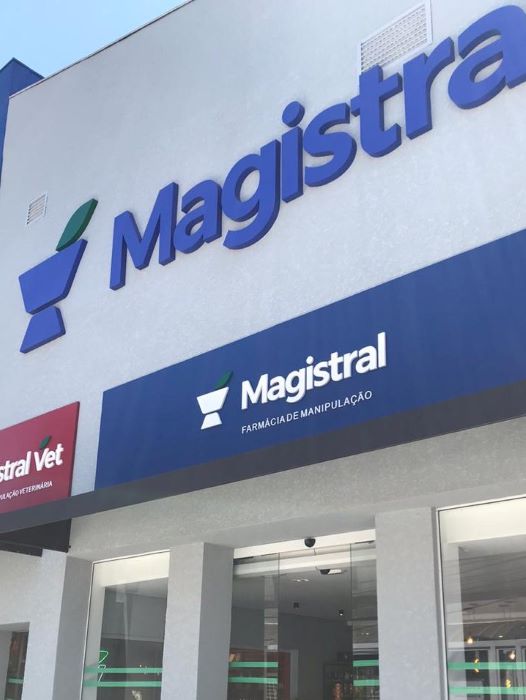 Farmácia Magistral capacita entregadores para incentivar população a descartar corretamente medicamentos vencidos