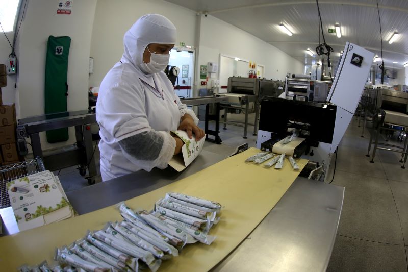 Indústria abre 2.800 vagas em julho no Paraná