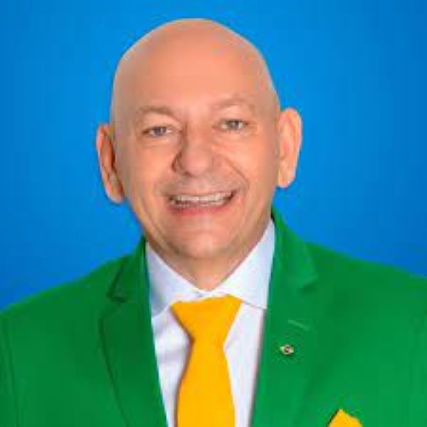 Justiça determina prazo de 48 horas para que UOL desminta fake news sobre empresário Luciano Hang