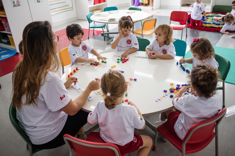 Ensino bilíngue por imersão canadense  atrai investidores da Região Sul do Brasil