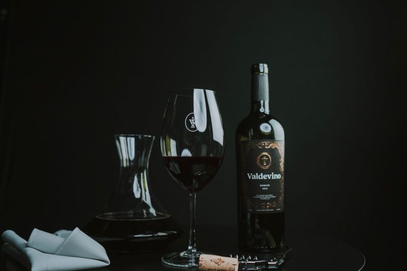 Vinícola curitibana Valdevino chega ao mercado com vinhos produzidos no Brasil e na Argentina