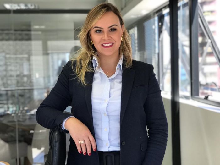 Advogada reassume liderança empresarial