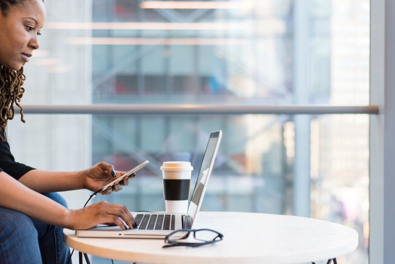 Medo de falar sobre sucesso e receio de errar: conheça as 5 maiores barreiras emocionais no empreendedorismo feminino