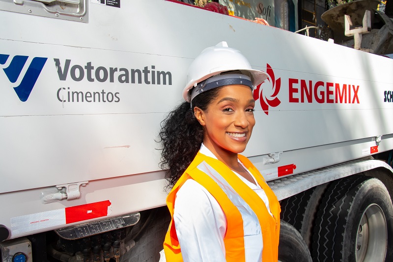 Engemix oferece curso gratuito para formação de motoristas mulheres de betoneiras