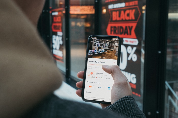 Compras pelo celular se mantêm fortes e registram aumento de 30% em 2021