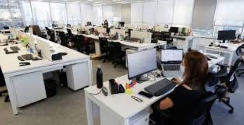 Pesquisa aponta que 61% das empresas não consultam colaboradores sobre modelo de trabalho