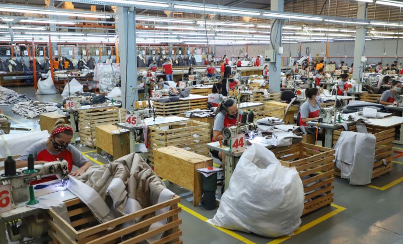 Brasil criou 196,9 mil empregos com carteira assinada em abril
