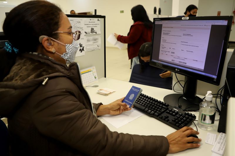 Agências do Trabalhador têm mais de 10 mil vagas em todas as regiões do Paraná
