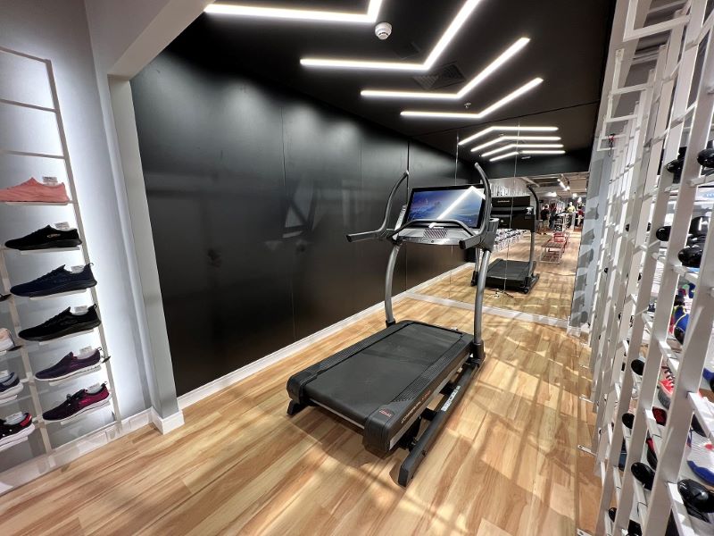 Centauro inaugura mega loja em Curitiba, focada na experiência e conectividade