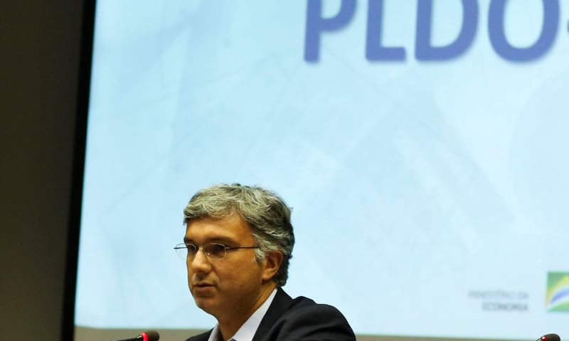 Reajuste a servidores seria “esforço fiscal considerável”, diz Colnago