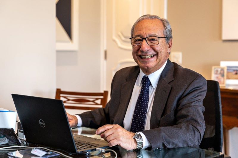 Luis Eduardo Carvalho é reeleito presidente da Acrefi