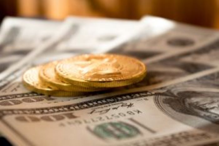 Dólar sobe 1,3% e fecha em R$ 5,38