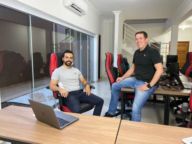 Startup cria tecnologia que ajuda pequenos comerciantes a se conectarem com grandes marketplaces
