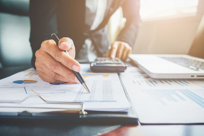Quase metade dos profissionais de TI no Brasil consideram mudar de emprego