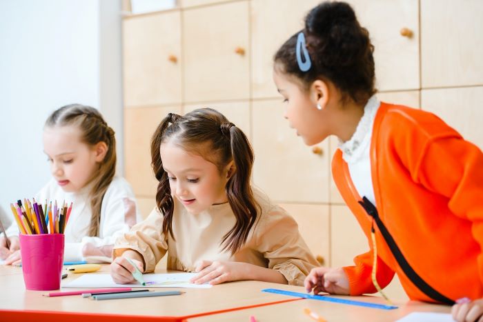 Como manter a despesa da matrícula escolar dentro do orçamento?
