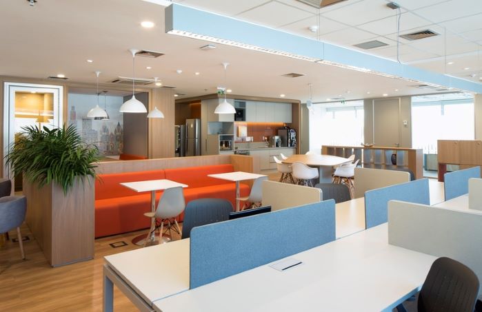 97% das empresas pretendem reduzir custos e trabalho híbrido