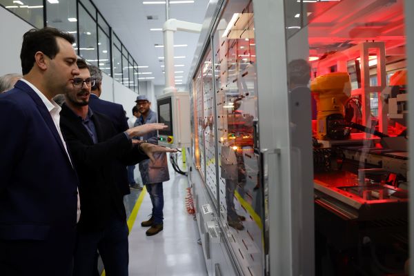 Cascavel ganha maior fábrica de painéis fotovoltaicos do Brasil