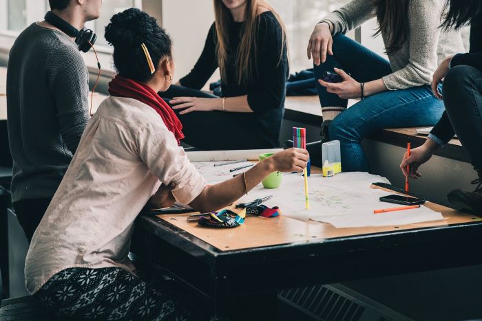 Preços de cursos superiores no Brasil diminuíram nos últimos anos