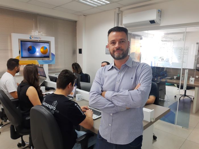 Mais de 600 mil brasileiros abriram mão de empregos estáveis em apenas um mês