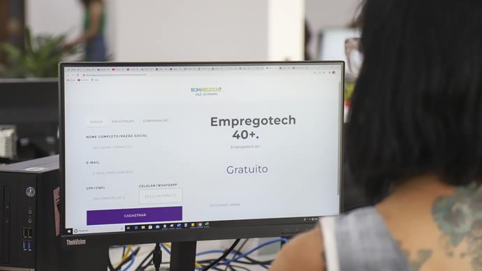 Curitiba abre as inscrições para cursos de TI para pessoas com mais de 40 anos