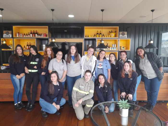 Fábrica da Ambev em Ponta Grossa desenvolve programa para contratação de mulheres e recebe 11 mil currículos