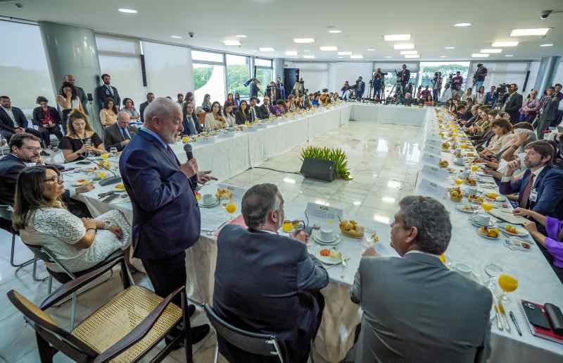 Lula diz que “dificilmente” o governo cumprirá a meta de zerar o déficit primário