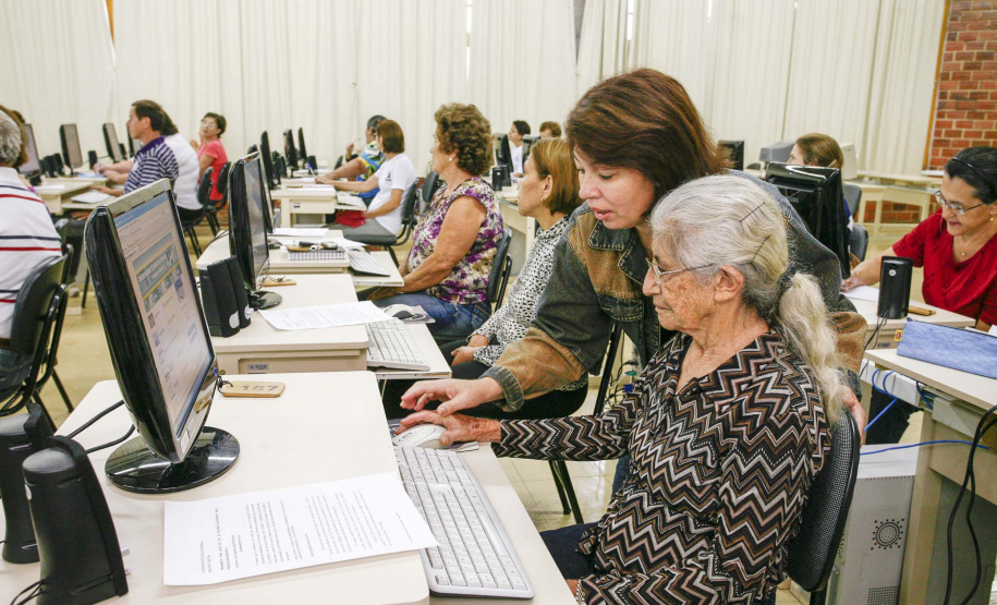 Paraná chega a 400 mil idosos empregados e bate recorde de ocupação nessa faixa etária