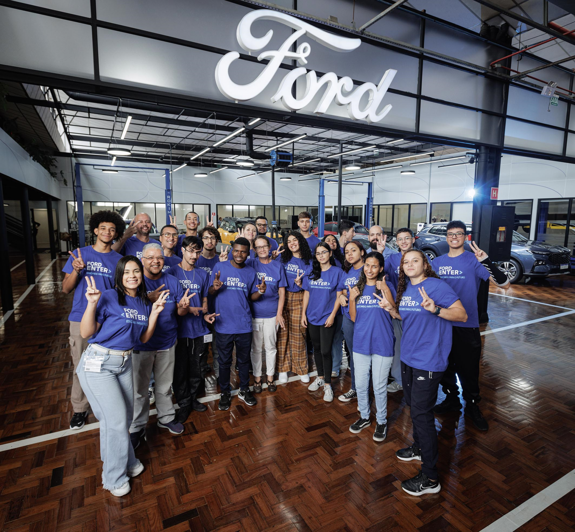 Ford inicia terceira turma do programa de capacitação profissional em tecnologia