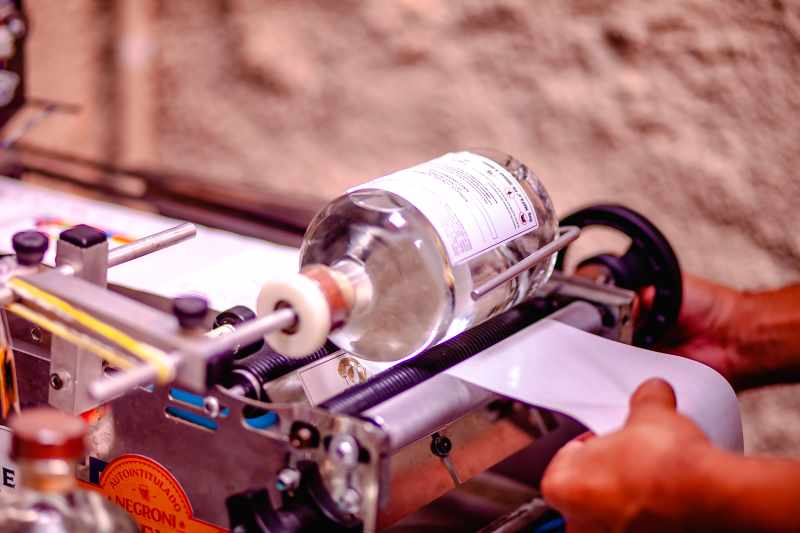 Gedisa e Hambre se unem para produzir gin com energia renovável no Paraná