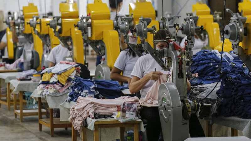 Agências do Trabalhador do Paraná ofertam 18,5 mil vagas com carteira assinada