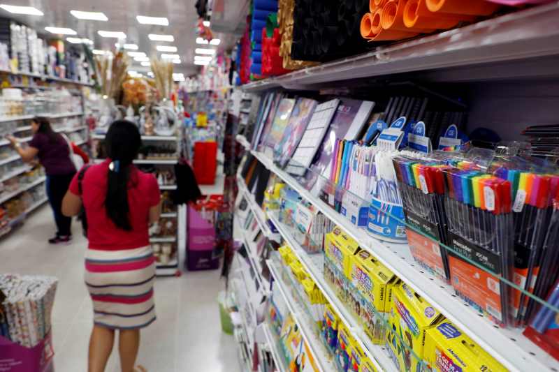 Comércio tem queda de 0,3% em julho e registra quarto resultado negativo seguido