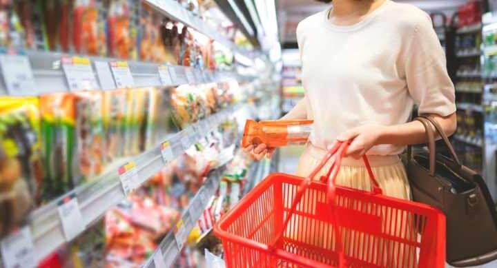 Nas férias de julho, gasto com supermercado cai 25% e delivery recua 14%