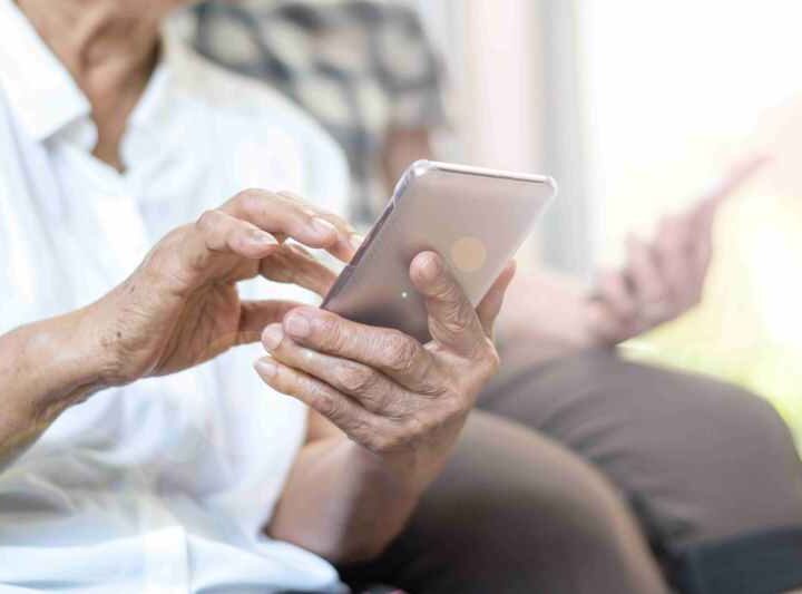 Falsos anúncios sobre Desenrola Brasil enganam usuários nas redes sociais