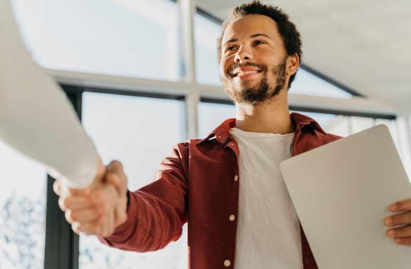 Estácio promove feira virtual de estágios e empregos com cerca de 55 mil vagas para o Paraná e 900 mil no País