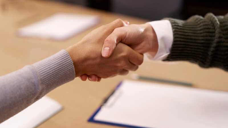 De olho no mercado de trabalho empresas ampliam oportunidades