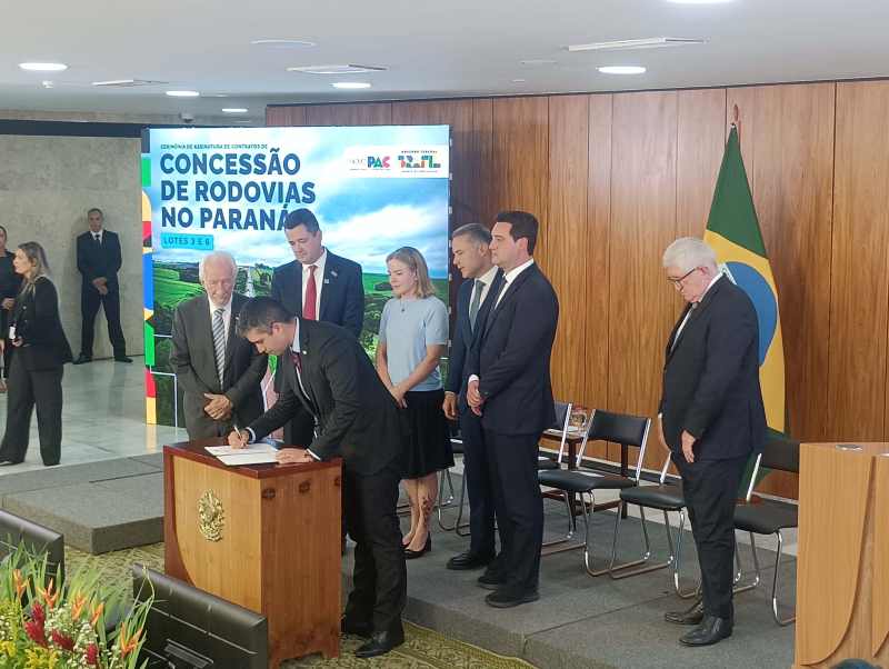 Governo Federal assina contratos de concessão de rodovias do Paraná
