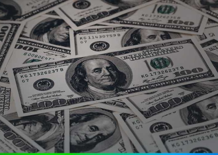 Dólar sobe para R$ 5,06; bolsa cai com IPCA-15 e recuo do petróleo