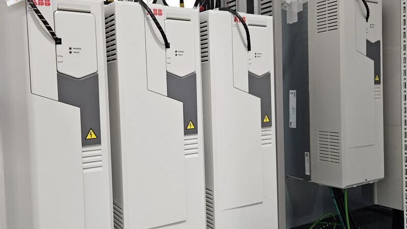 Inversores com automação cortam desperdícios na indústria