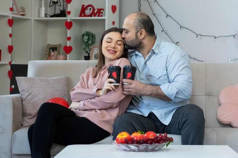 Finanças a dois: como casais podem alinhar o bolso e os sonhos neste Dia dos Namorados