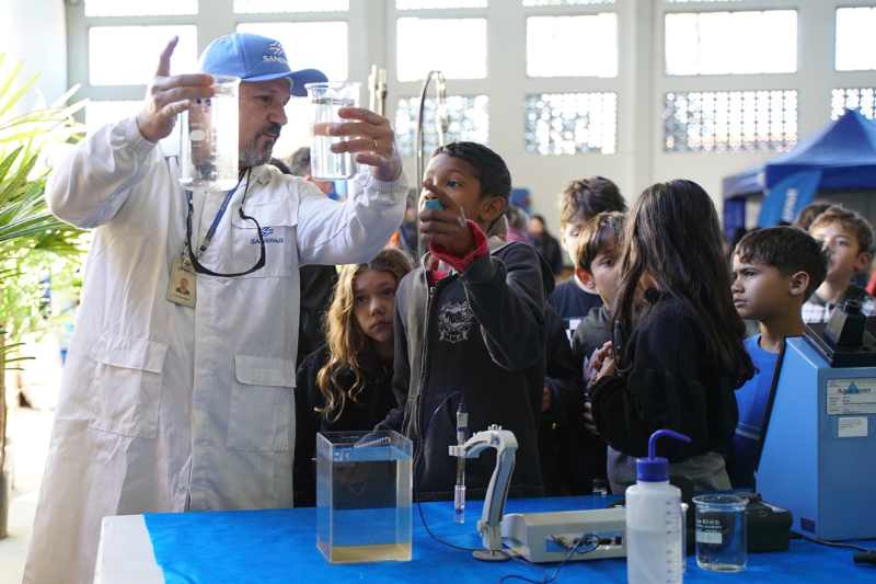 Programa Sanepar Perto de Você leva serviços e ações educativas à população de Morretes