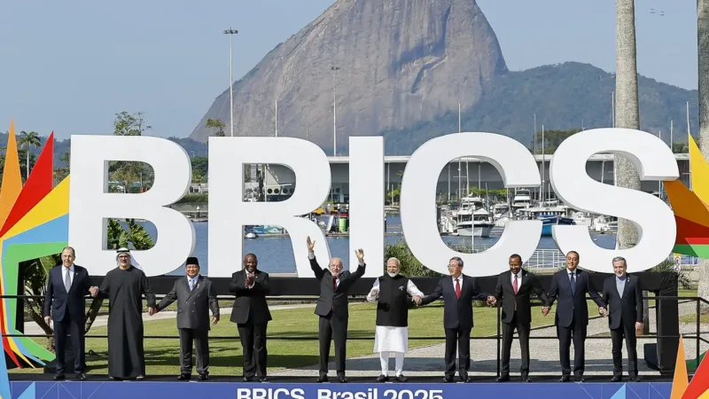 Lula diz que não recuou da ideia de moeda própria do Brics
