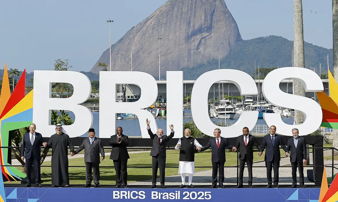 Lula diz que não recuou da ideia de moeda própria do Brics