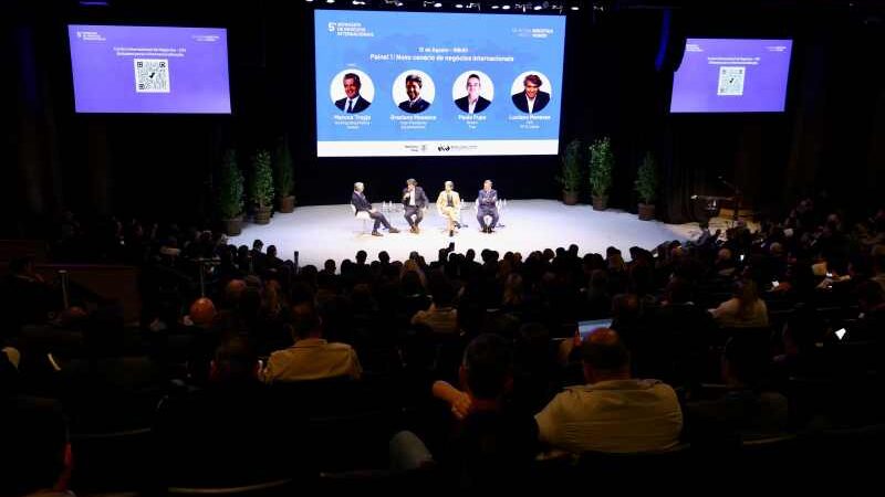 Impacto do tarifaço nas empresas domina primeiro dia do Seminário de Negócios Internacionais em Curitiba