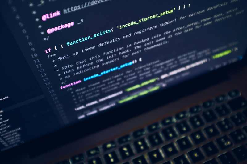 EUA lideram contratações de devs brasileiros com salários de até US$ 110 mil por ano