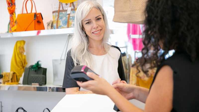 Atendimento pesa na compra para 97% dos brasileiros