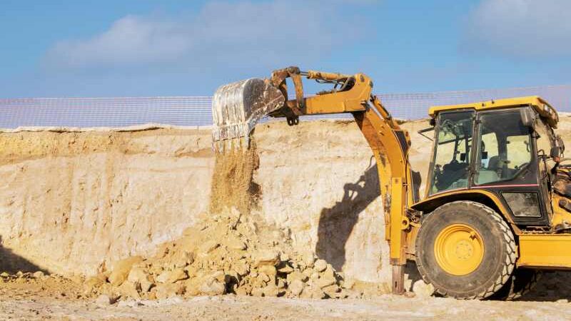 Leilões de rodovias vão movimentar mais de R$ 50 bilhões e aquecer o mercado de locação de máquinas pesadas