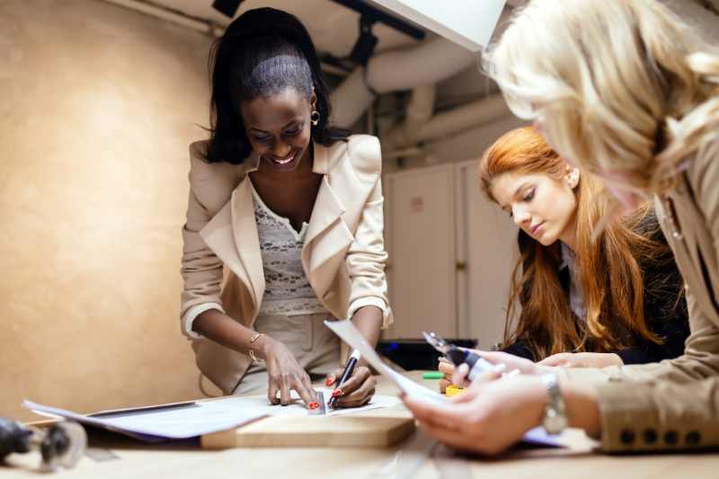 Por que mudar de carreira ainda é mais difícil para mulheres?