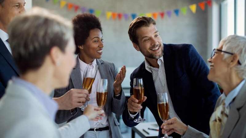 Festas corporativas ganham força e reacendem debate sobre comportamento