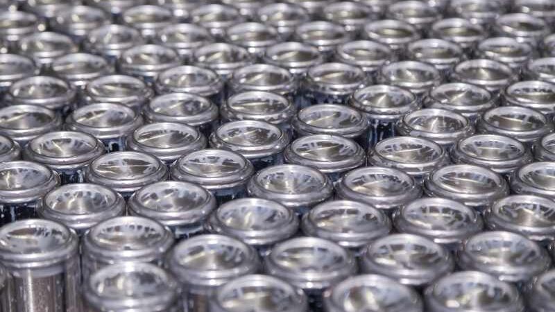 Estudo mostra que latas de alumínio lideram a confiança dos brasileiros na proteção de bebidas alcoólicas