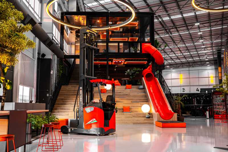 Com tobogã e horários flexíveis, empresa atinge 96% de retenção de talentos